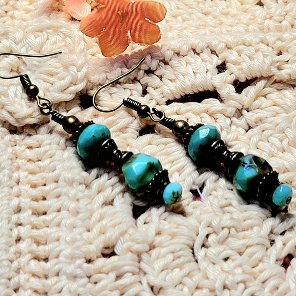 Romantic Victorian Turquoise Glass Earrings Hypoallergenic - Picture 5 of 9